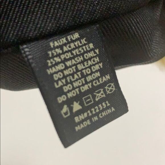 DO EVERYTHING IN LOVE FAUX‎ FUR BAG - Picture 5 of 7